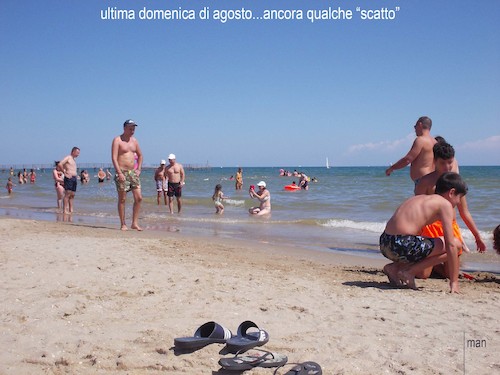 Cartoon: ancora qualche scatto (medium) by Enzo Maneglia Man tagged foto,fotografia,rimini,mare