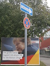Cartoon: Einbahnstraße (small) by Erwin Pischel tagged bundestagswahl,bundestag,wahl,merkel,schulz,cdu,spd,fdp,grüne,plakat,wahlkampfplakat,einbahnstraße,verkehrsschild,schild,verkehr,halteverbot,pischel